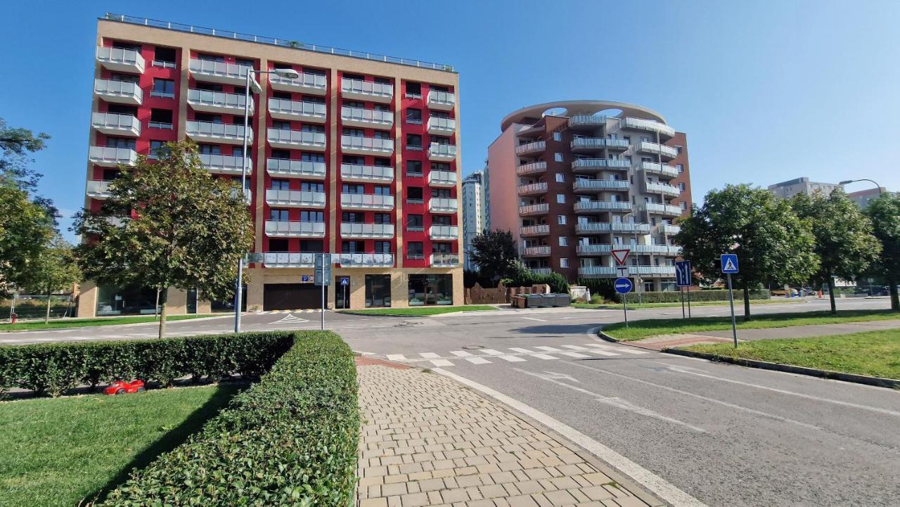 Luxo 2 Room Apartments By Bratislavatrip Bagian luar foto