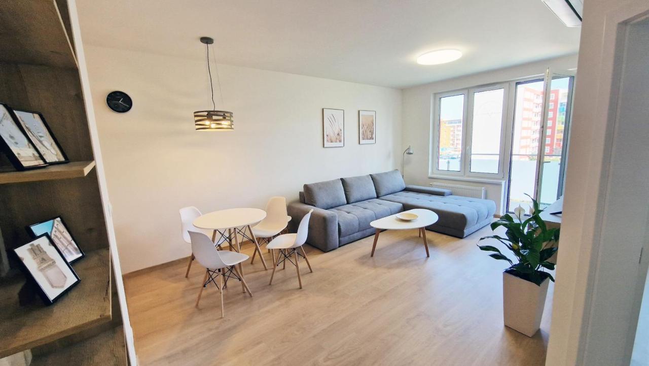 Luxo 2 Room Apartments By Bratislavatrip Bagian luar foto
