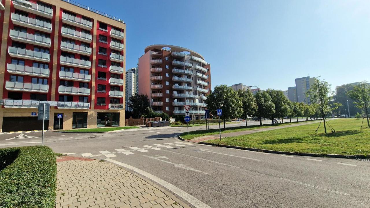 Luxo 2 Room Apartments By Bratislavatrip Bagian luar foto